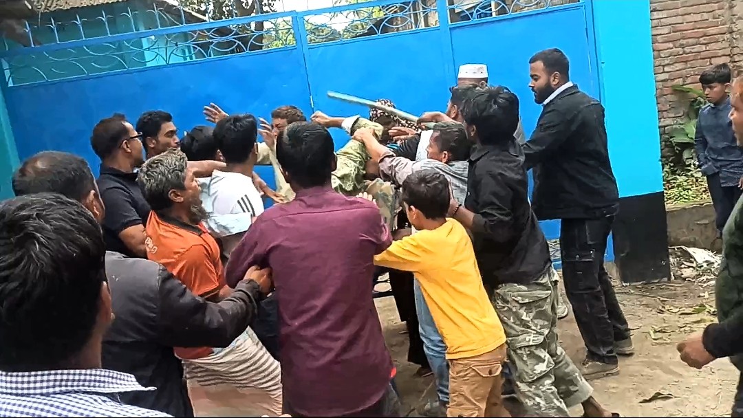 পঞ্চগড়ে অধ্যক্ষকে যোগদানে বাধাঁ, উপজেলা বিএনপির সভাপতির উপস্থিতিতে নেতাকর্মীদের লাঠিপেটা,আহত ৬