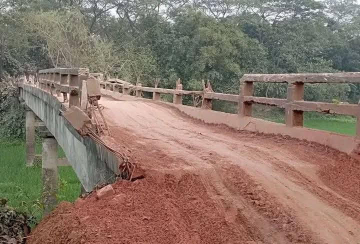 সেতু নয় যেন মৃত্যু ফাঁদ: নান্দাইলের ভোরাঘাট সেতুতে চরম ঝুঁকিতে জনজীবন