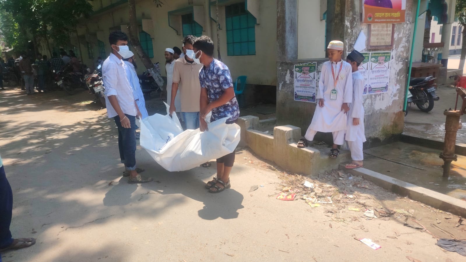 লোহাগড়ায় করব থেকে ৮ মাস পর লাশ উত্তোলন