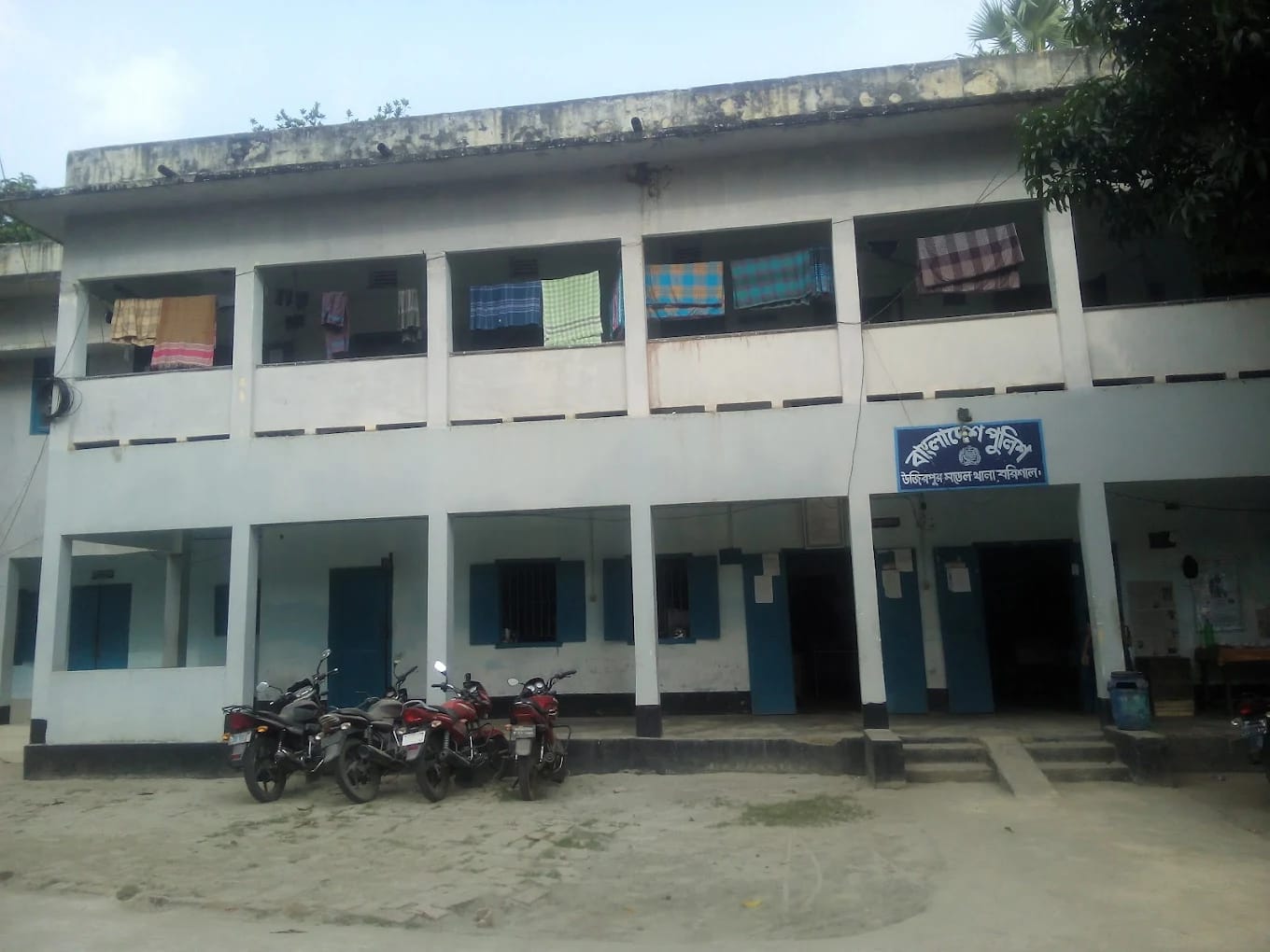 মাদক বিক্রীতে বাধা দেয়ায় মাদক ব্যবসায়ী ও মাদক সেবিরা ছাত্রদল নেতাকে পিটিয়ে জখম