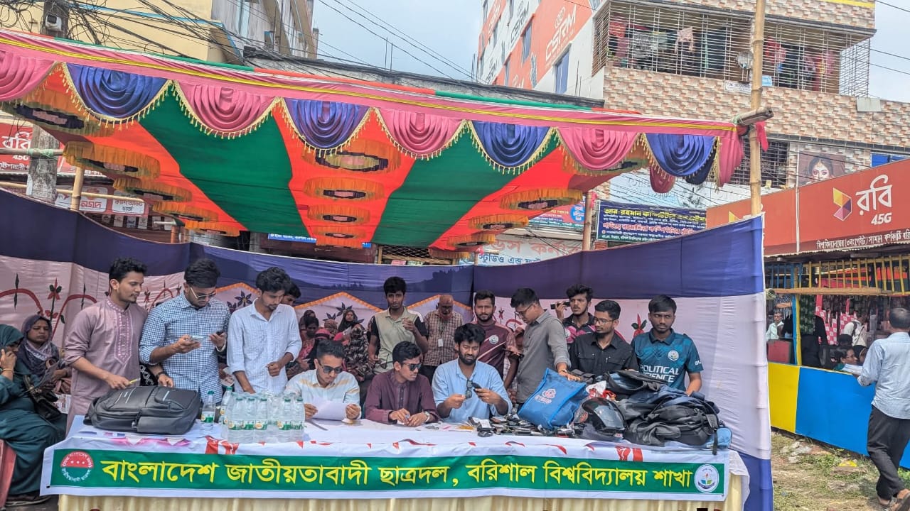 GST  ভর্তি পরীক্ষার্থীদের সহায়তায় ববি শিক্ষার্থীদের হেল্পডেস্ক, স্বস্তিতে ভর্তিচ্ছুরা