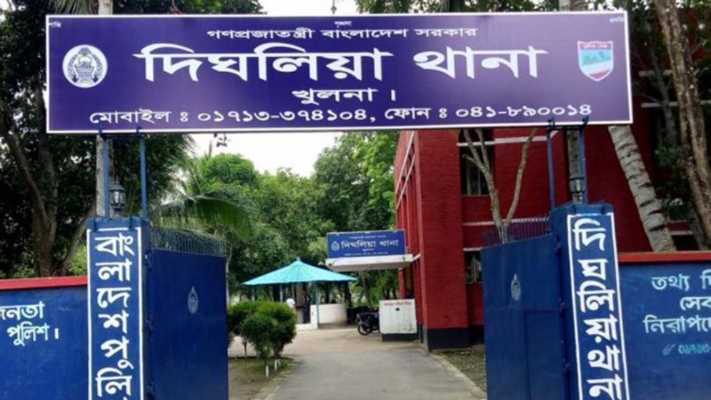 দিঘলিয়ায় ডেকে নিয়ে যুবকের দুই পা ভেঙে দিল সন্ত্রাসীরা