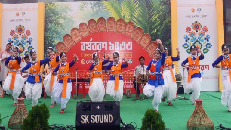 খুলনায় বর্ণিল আয়োজনে বাংলা নববর্ষ ১৪৩৩ উদযাপন