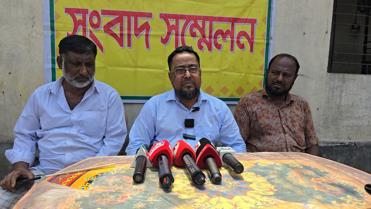 প্রধানমন্ত্রীর কাছে ন্যায় বিচার প্রার্থনা করে সংবাদ সম্মেলন ভুক্তভোগী বাড়ির মালিক