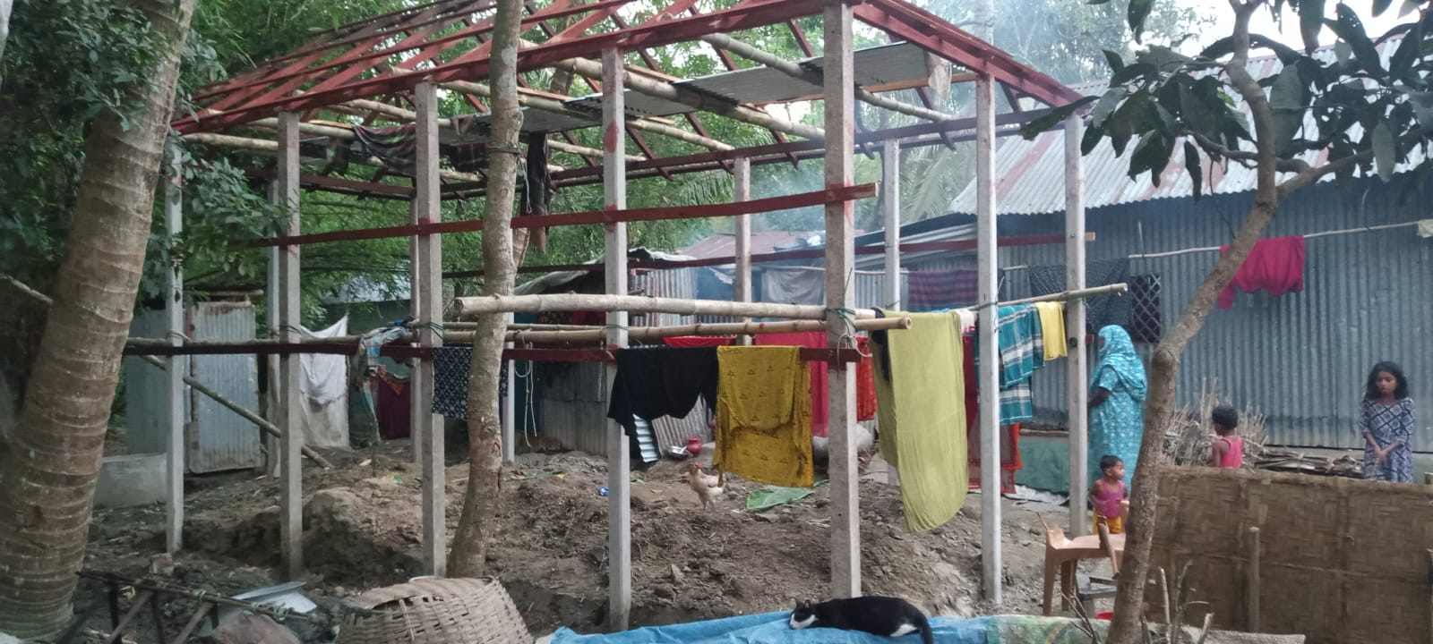 হোসেনপুরে ১৪৪ ধারা অমান্য করে জোর পূর্ব ঘর নির্মাণের চেষ্টা :থানায় লিখিত অভিযোগ
