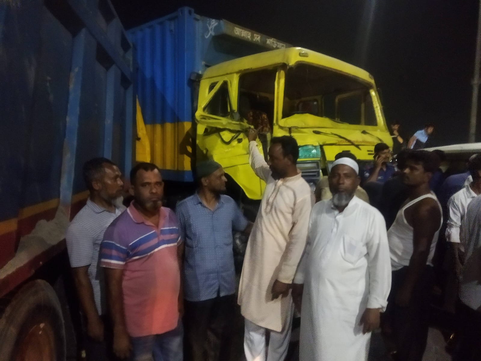 খুলনায় খানজাহান আলী সেতুতে ত্রিমুখী সংঘর্ষ, দীর্ঘ যানজট
