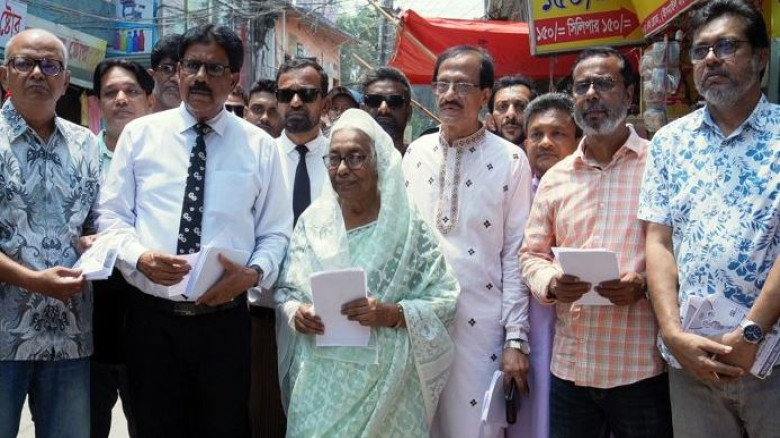 যশোরে প্রধানমন্ত্রী তারেক রহমানের আগমন উপলক্ষে জেলা বিএনপির লিফলেট বিতরণ