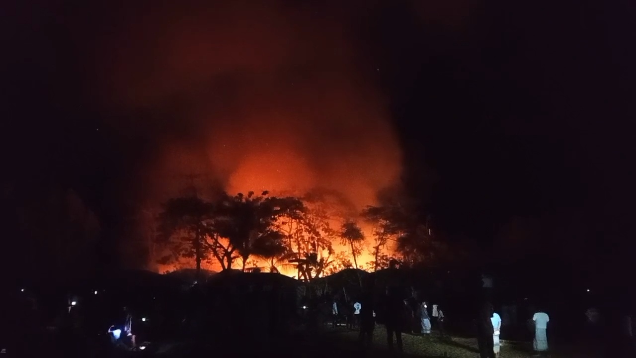 মশার কয়েল থেকে অগ্নিকাণ্ড : পুড়ে ছাই ১৪ বসতঘর