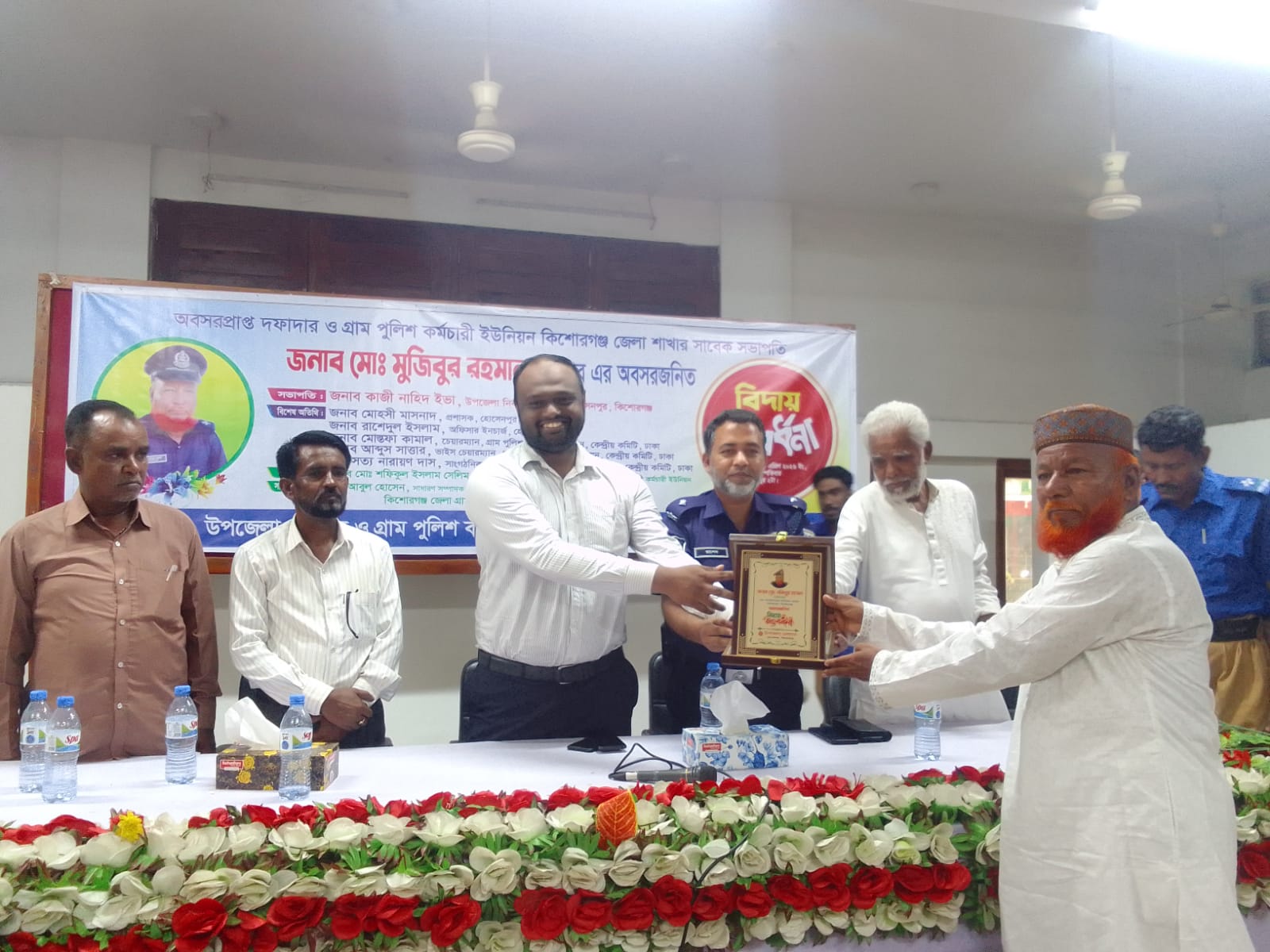 দীর্ঘ কর্মজীবন শেষে বিদায় সংবর্ধনায় সিক্ত হলেন মুজিবুর রহমান দফাদার