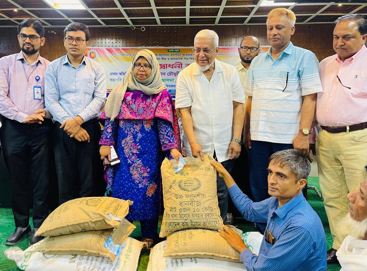 উখিয়ায় কৃষি প্রণোদনা ও সম্প্রতি অগ্নিকান্ডে ক্ষতি গ্রস্তদের মাঝে ঢেউটিন ও চেকবিতরণ