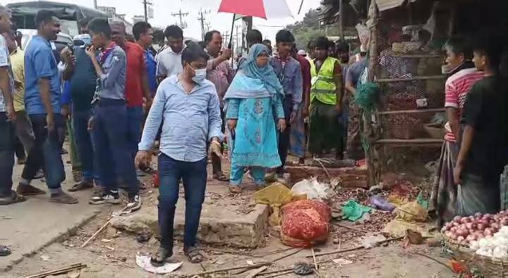 উখিয়ার কুতুপালং বাজারে যানজট নিরসনে অবৈধ স্থাপনা উচ্ছেদে প্রশাসনের  অভিযান