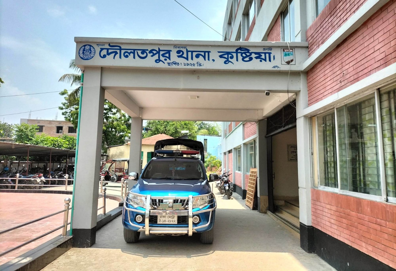 কুষ্টিয়ায় ‘পীর’ হত্যা মামলায় দশম শ্রেণির শিক্ষার্থী গ্রেপ্তার