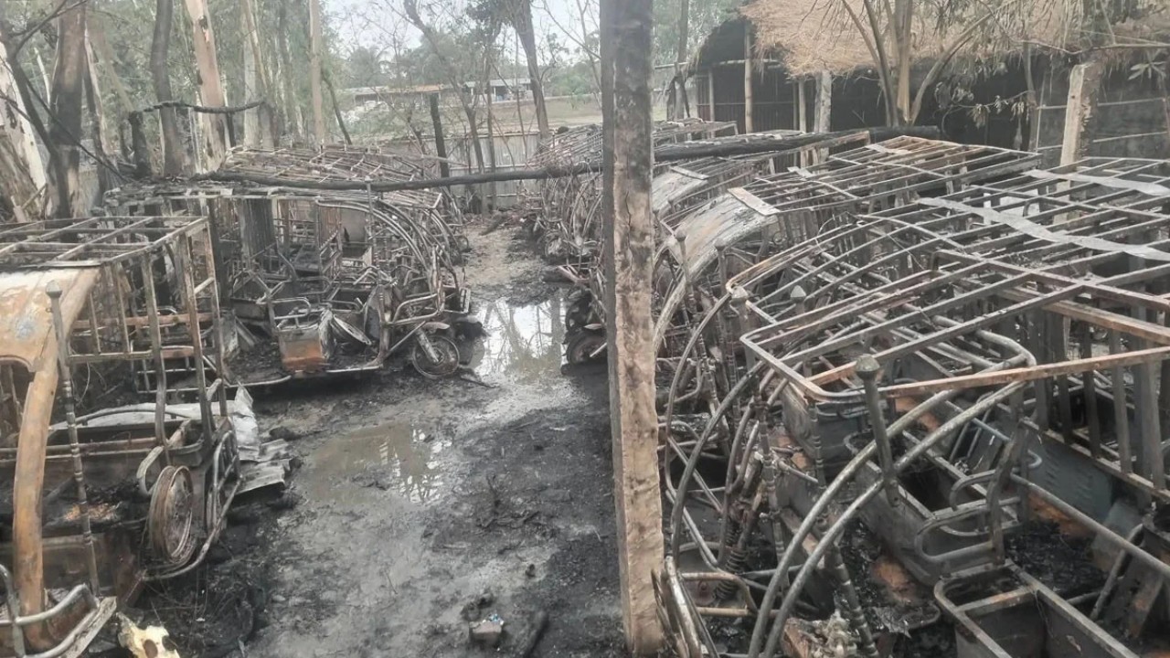 কক্সবাজারের কুতুবদিয়ায় ভয়াবহ অগ্নিকাণ্ড, ২৭ বিটেক গাড়ি পুড়ে ছাই