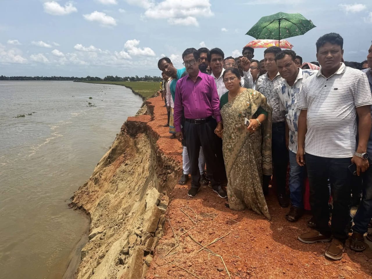 অষ্টগ্রামে মেঘনায় সড়কের ভাঙন পরিদর্শনে এমপি বীরমুক্তিযোদ্ধা এড. ফজলুর রহমান