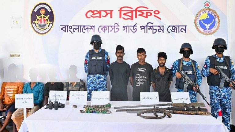 সুন্দরবনে করিম শরীফ বাহিনীর বিরুদ্ধে কোস্ট গার্ডের অভিযান