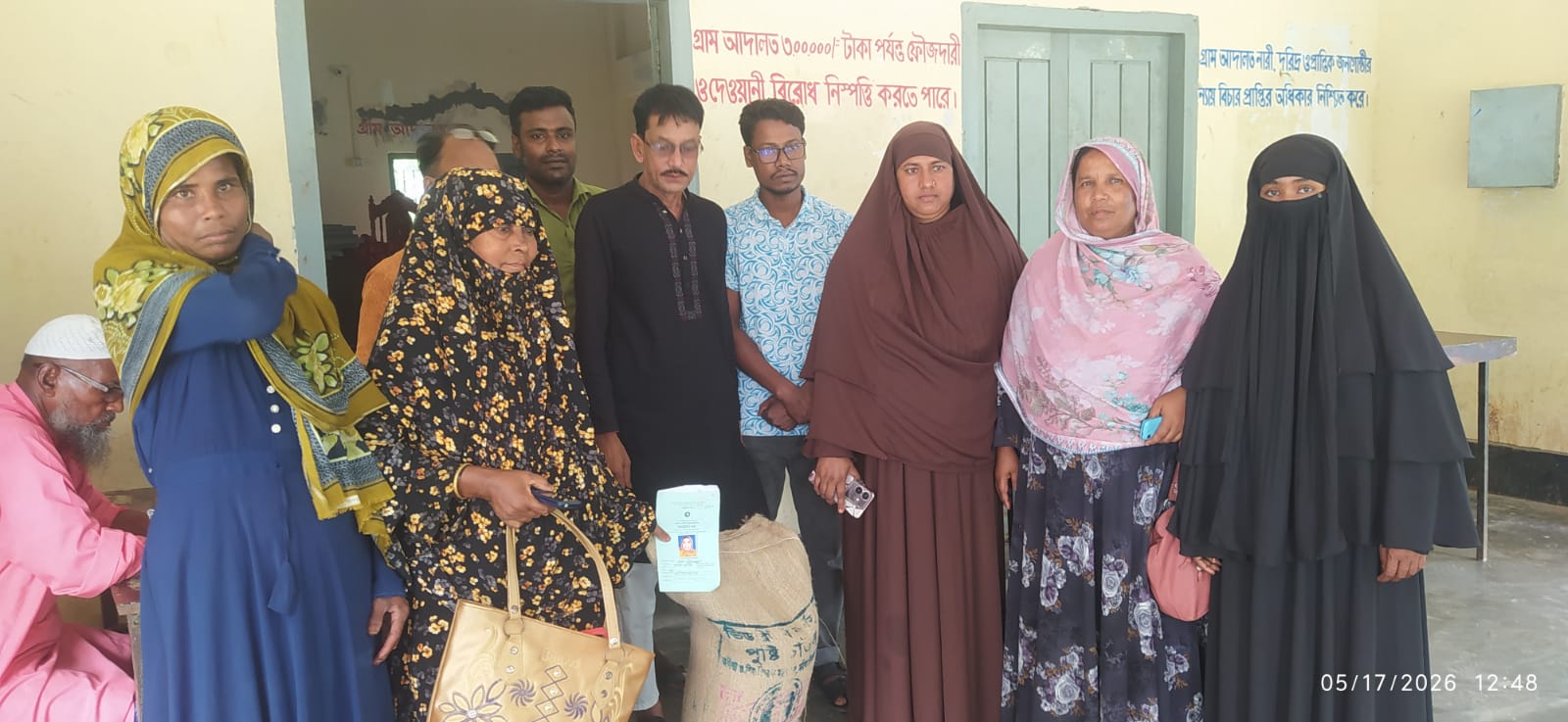 শিবগঞ্জে কিচক ইউনিয়নে দুস্থদের মাঝে ভিজিডির চাল বিতরণ