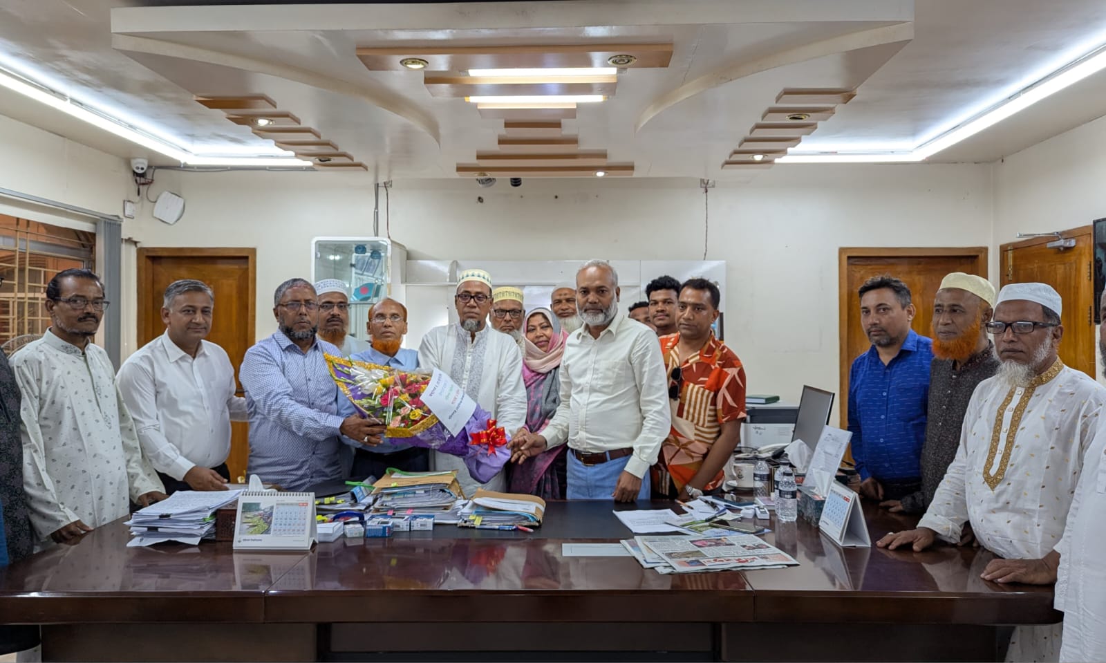 ববি উপাচার্যকে মেহেন্দিগঞ্জ দাক্ষিণাঞ্চল কল্যাণ সমিতি ও শ্রীপুর মাধ্যমিক বিদ্যালয় অ্যাসোসিয়েশনের শুভেচ্ছা