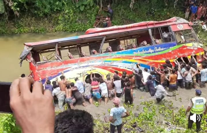 কুষ্টিয়ার খোকসায়  মর্মান্তিক  সড়ক দুর্ঘটনায় ৭ জন নিহতসহ হতাহত-৩৫