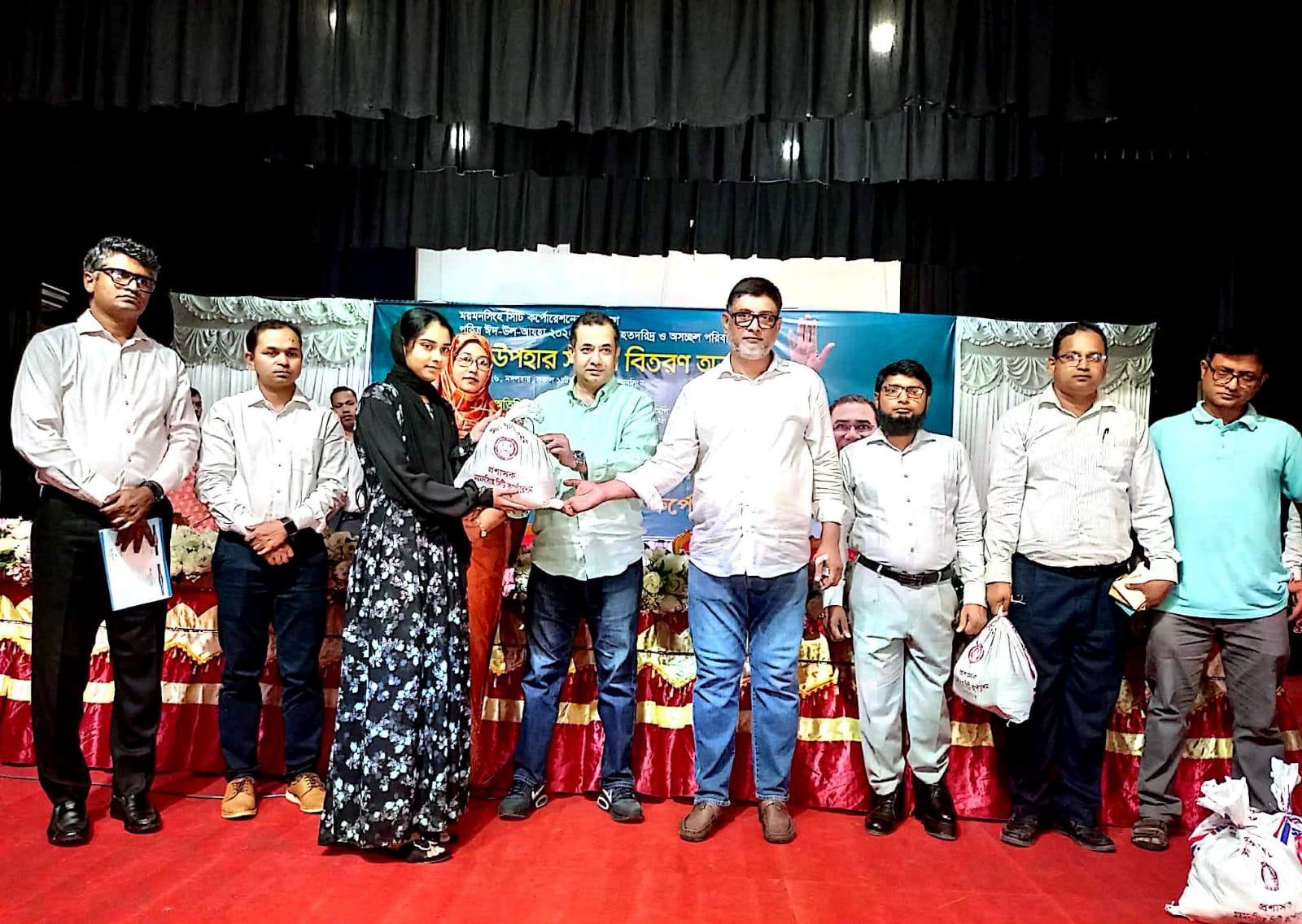 পাঁচ হাজার অসচ্ছল পরিবারের মাঝে ঈদ উপহার বিতরণ করেছেন ময়মনসিংহ সিটি কর্পোরেশন