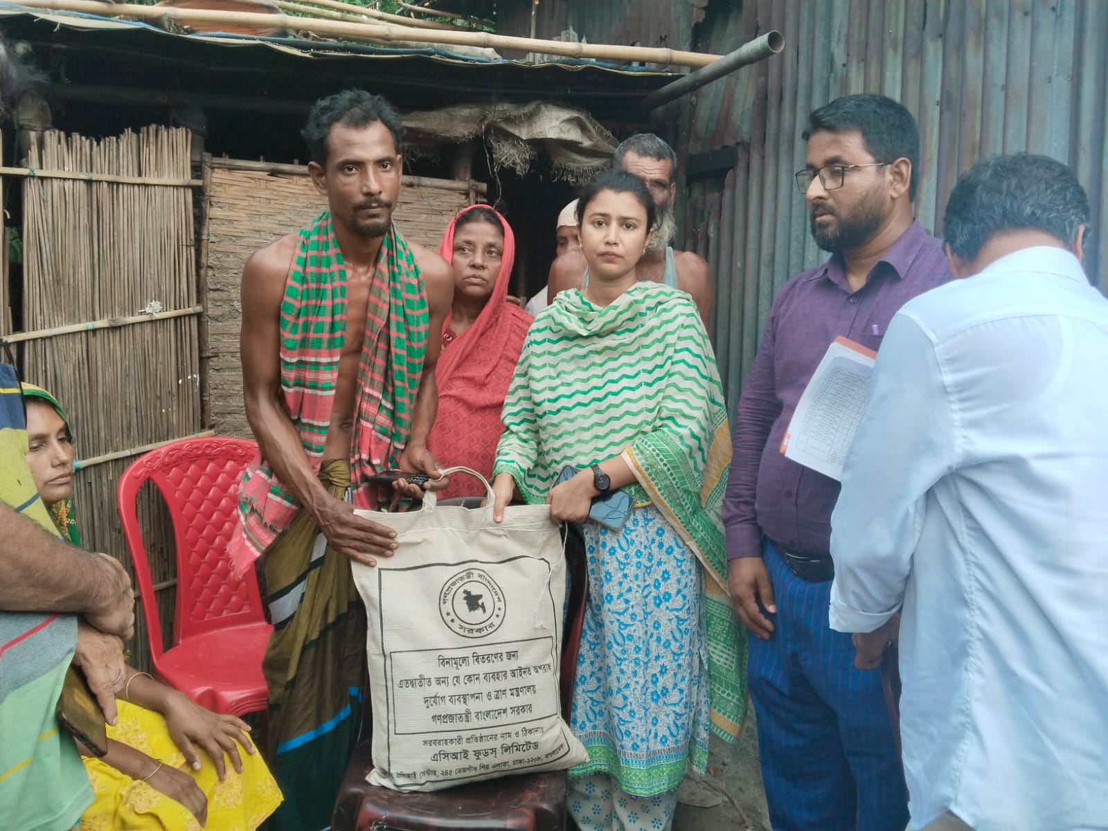 হোসেনপুরে সড়ক দুর্ঘটনায় নিহত শিশু আলিফ ও আহত পরিবারের পাশে ইউএনও কাজী নাহিদ ইভা