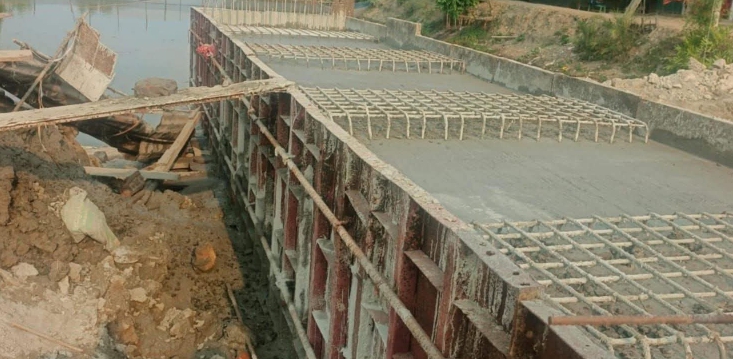 কয়রায় সেতু নির্মাণে দূর্নীতির অভিযোগ