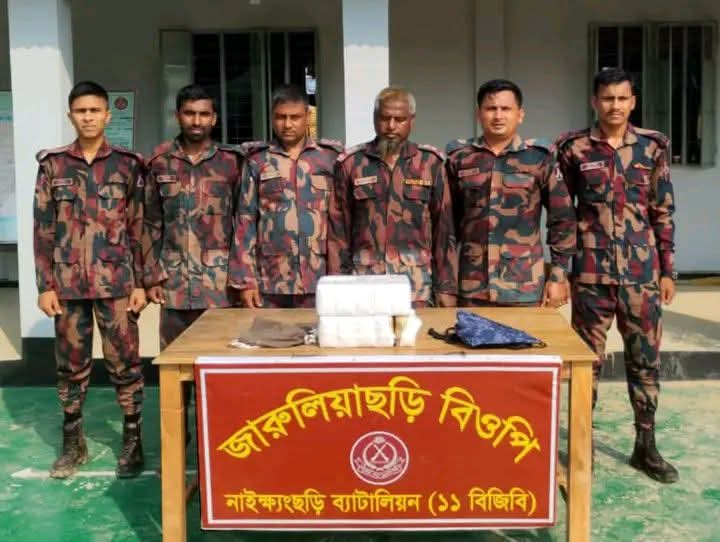 নাইক্ষ্যংছড়িতে ১১ বিজিবির অভিযানে ৩ কোটির বেশি টাকার বিপুল ইয়াবা উদ্ধার