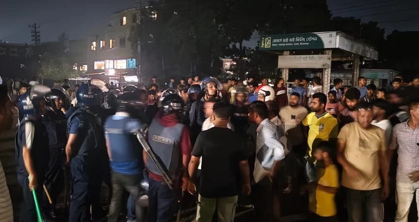 ভৈরবে মাইক্রোস্ট্যান্ড নিয়ে বিরোধে দুই পক্ষের সংঘর্ষ,ঢাকা-সিলেট মহাসড়ক অবরোধ