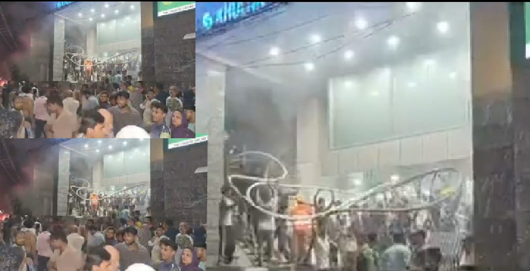 খুলনা সিটি মেডিকেল কলেজ হাসপাতালে ভয়াবহ অগ্নিকাণ্ড, আগুন নিয়ন্ত্রণে ফায়ার সার্ভিসের ১২ ইউনিট