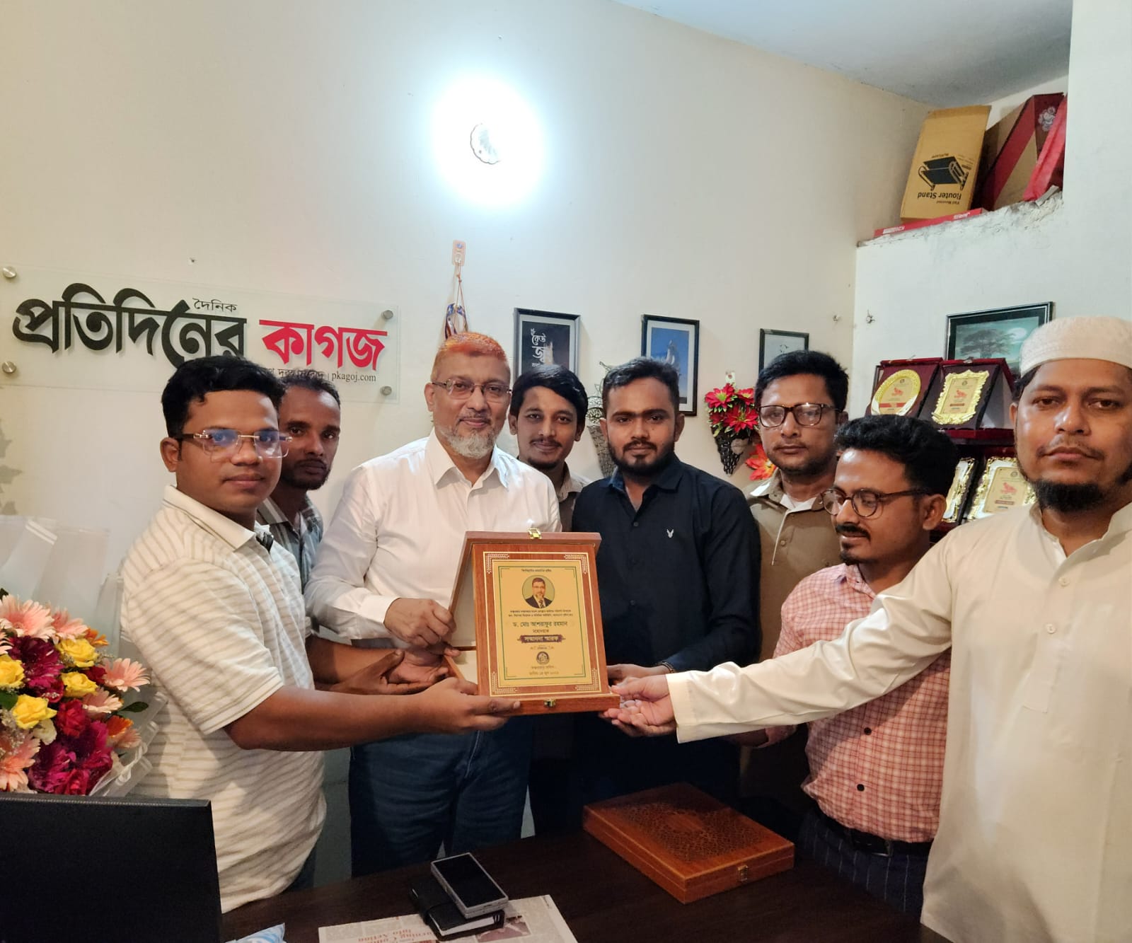 প্রতিদিনের কাগজ ও মডেল প্রেস ক্লাবের কক্সবাজার অফিস পরিদর্শনে অতিঃ আইজিপি অবঃ ড. আশরাফ