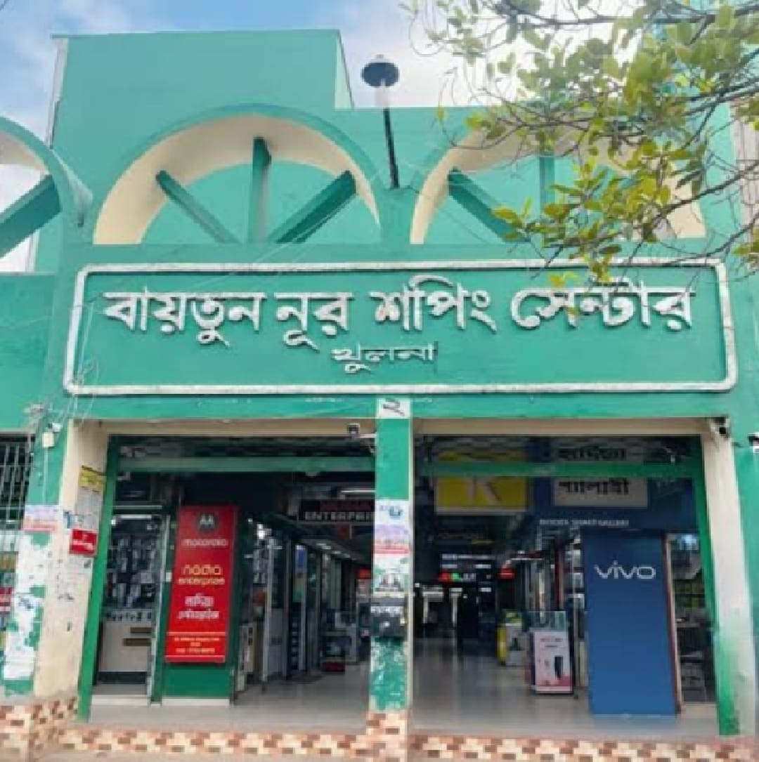 খুলনা বাইতুন নুর শপিং কমপ্লেক্সে কাঁচের গ্লাস পড়ে যুবকের মৃত্যু