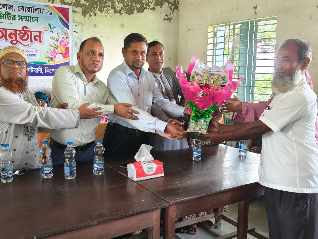 কটিয়াদীতে তাহেরা নুর স্কুল অ্যান্ড কলেজের নবনির্বাচিত সভাপতিকে সংবর্ধনা