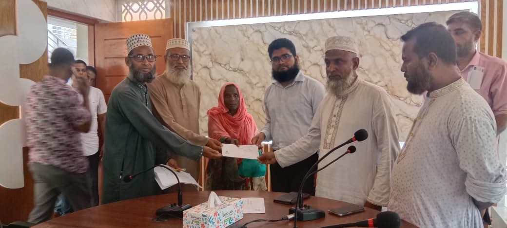 ভাঙ্গুড়ায় এমপির ঐচ্ছিক তহবিলের অর্থ সহায়তা পেলেন দরিদ্ররা