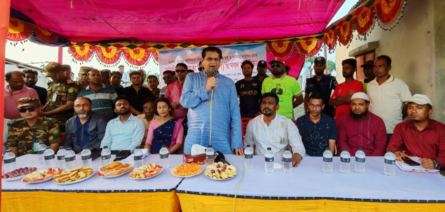 ডুমুরিয়ার গুচ্ছগ্রামের ক্ষতিগ্রস্থরা পেলেন  আর্থিক সহায়তা