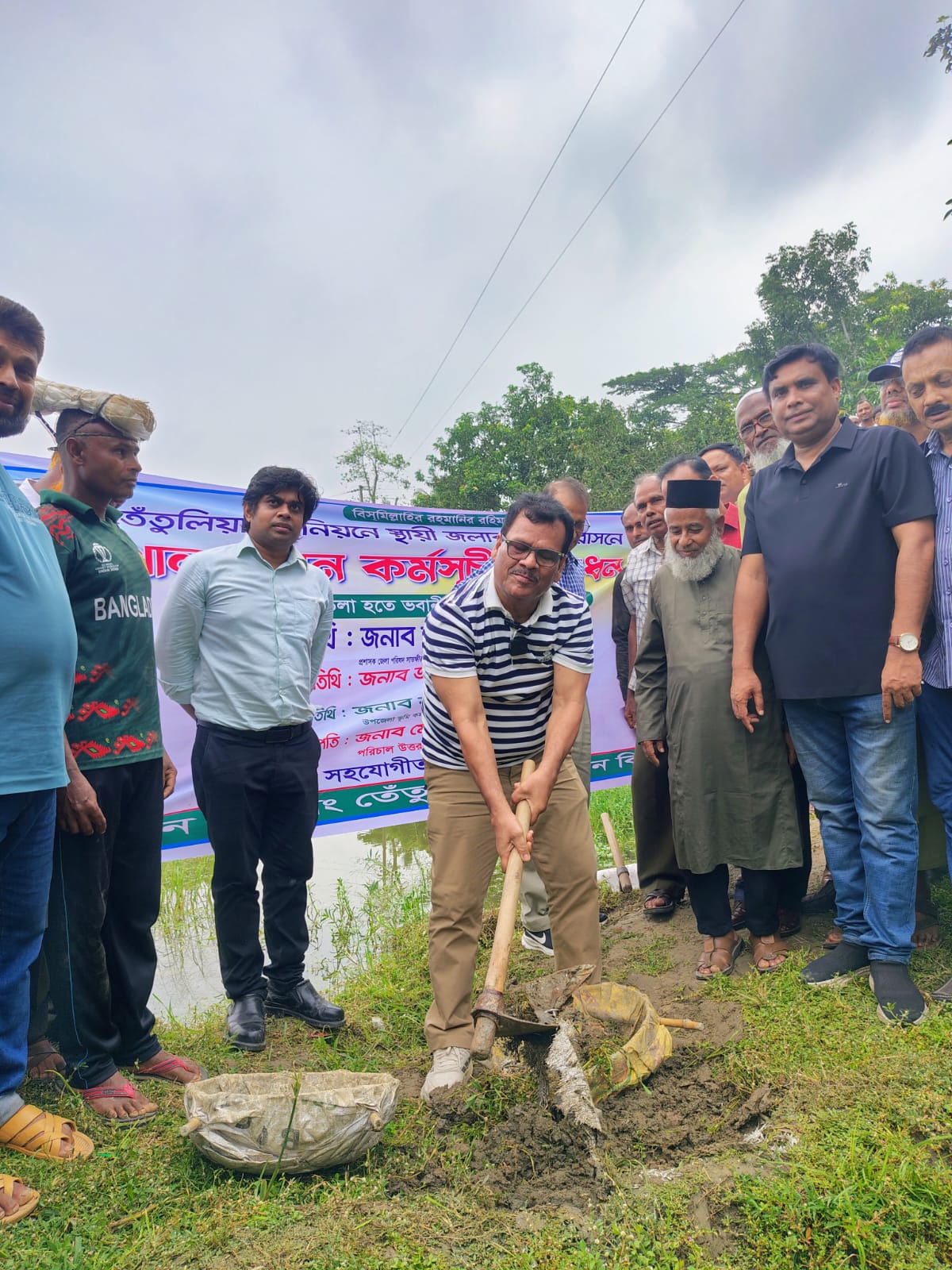 "তালায় খাল সংস্কার, পাইপ স্থাপন ও জলাবদ্ধতা নিরসন কার্যক্রমের উদ্বোধন