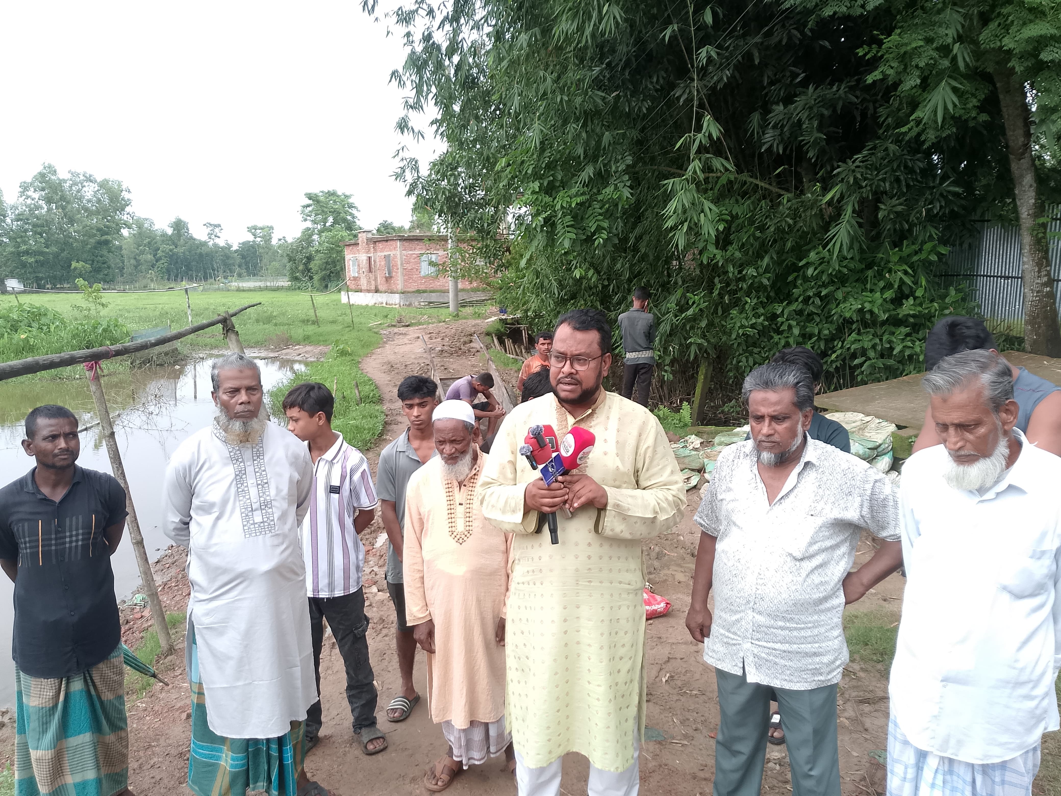 উত্তর জয়পাশার সড়কে জনদুর্ভোগ চরমে, টেন্ডার হলে  শুরু হয়নি কাজ