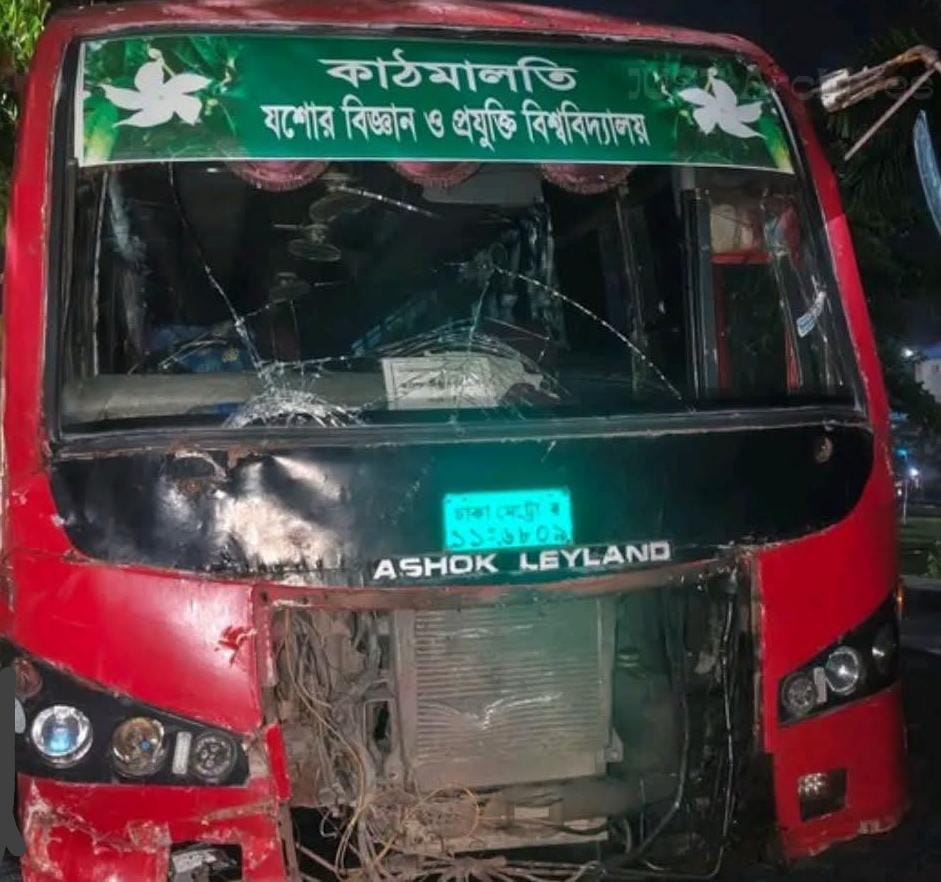 যবিপ্রবির ভাড়া নেওয়া বিআরটিসি বাস ও যাত্রীবাহী নসিমনের সংঘর্ষে নিহত এক