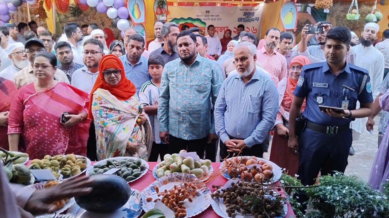 কিশোরগঞ্জে ফল মেলার উদ্বোধন, দর্শনার্থীদের নজর কাড়ছে অপ্রচলিত ফল