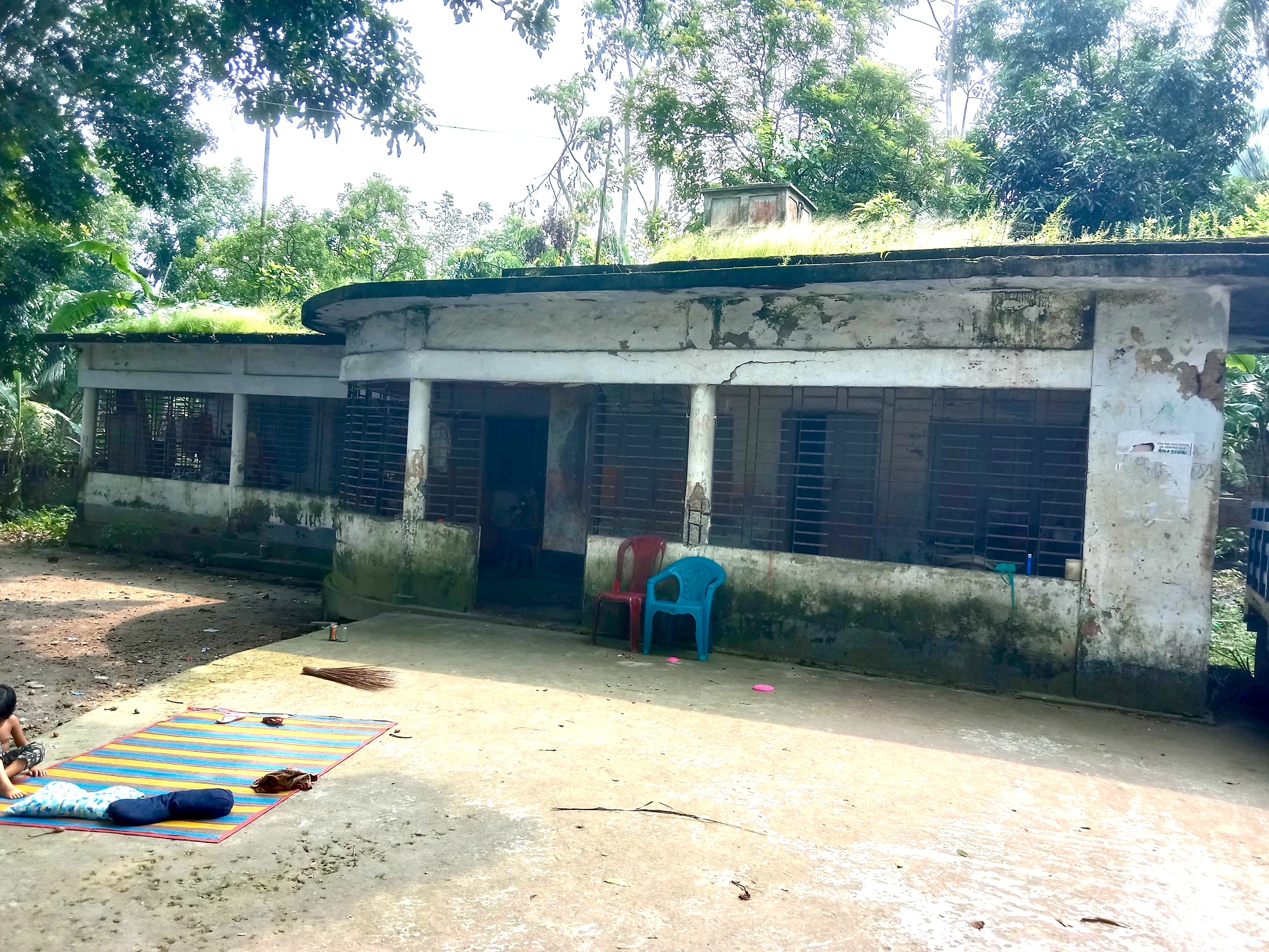 দুই বছর ধরে পরিত্যক্ত বাজিতপুরের সরারচর ডাকবাংলো, আবাসন সংকটে ভোগান্তি