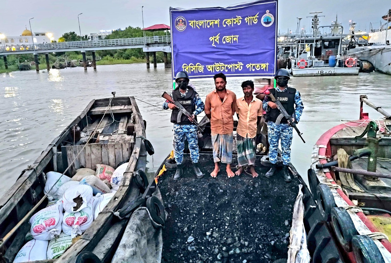 চোরাচালান রোধে কোস্ট গার্ডের অভিযান; চট্টগ্রামের পতেঙ্গায় দুই চোরাকারবারি আটক
