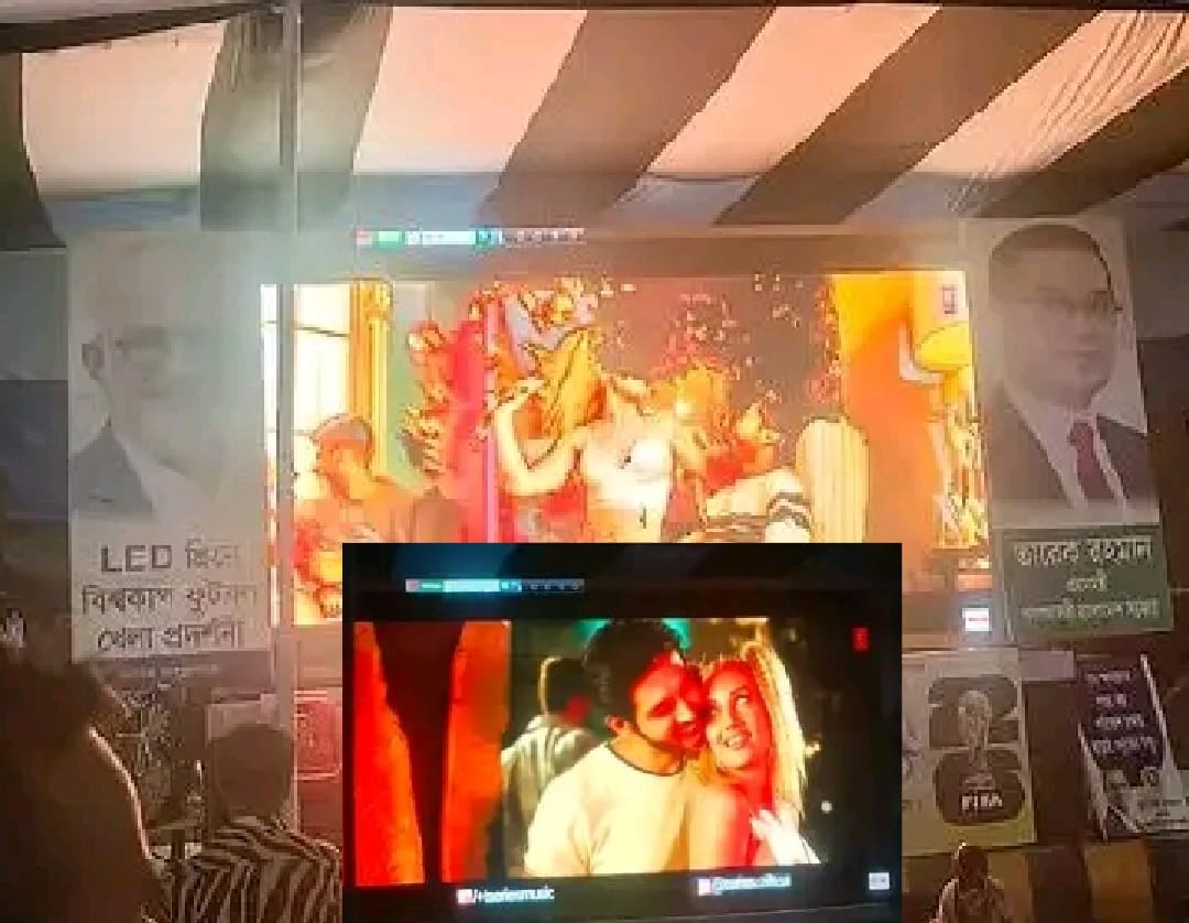খুলনায় এলইডি স্ক্রিনে ‘অশালীন’ গান-ভিডিও প্রদর্শনের অভিযোগ, নাগরিকদের মধ্যে ক্ষোভ