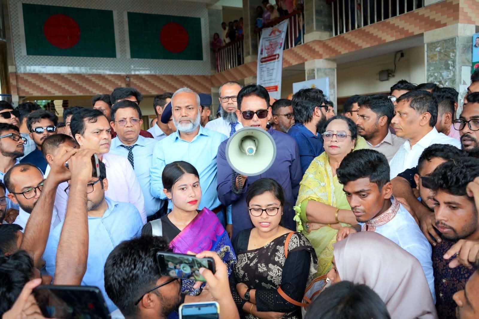 সংকট আর থাকবে না দ্রুত সমাধান হতেই হবে -বরিশাল বিশ্ববিদ্যালয়ে শিক্ষামন্ত্রী