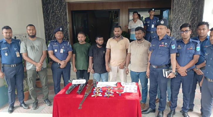 রূপগঞ্জে অভিযানে দুই শটগান ও ৩৮ রাউন্ড কার্তুজ উদ্ধার, গ্রেপ্তার ৪