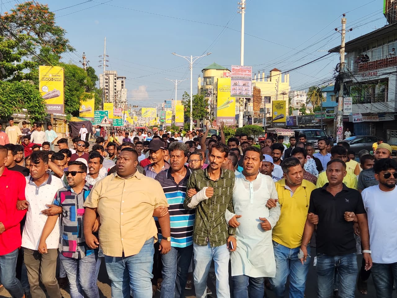 খুলনায় আওয়ামী লীগের ঝটিকা মিছিল ঠেকাতে যুবদলের বিক্ষোভ সমাবেশ