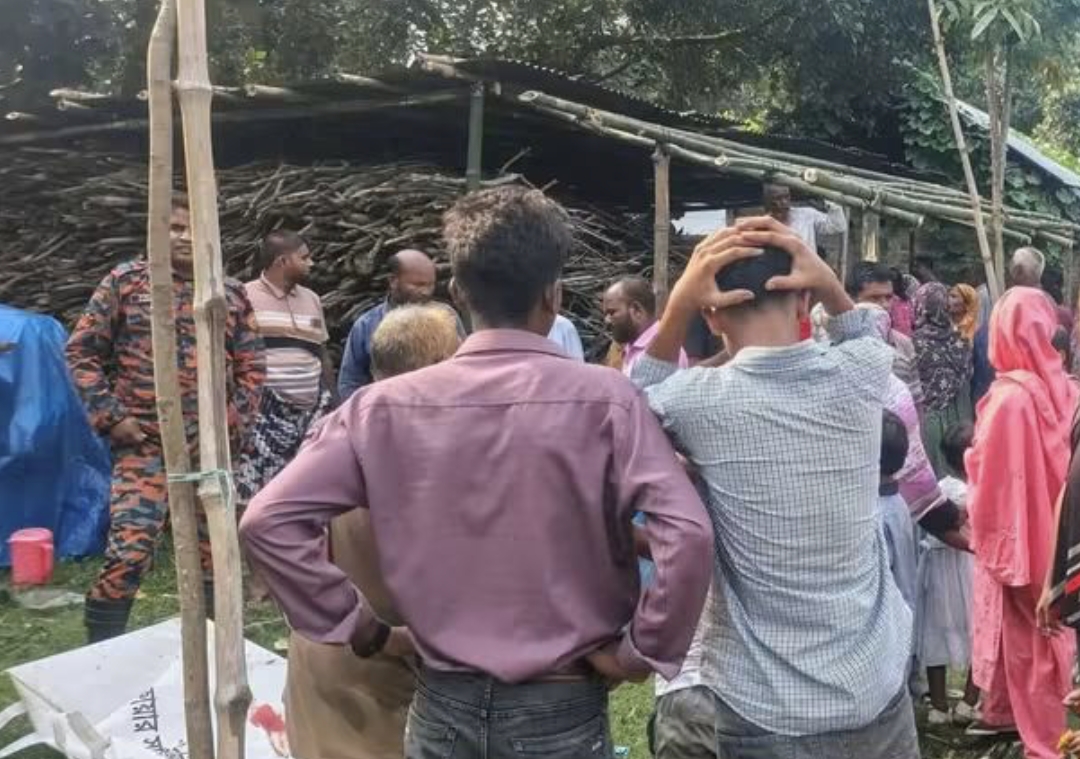 ঠাকুরগাঁওয়ের বালিয়াডাঙ্গীতে ট্রাক-মোটরসাইক মুখোমুখি সংঘর্ষে মা সহ ছেলে সন্তান নিহত