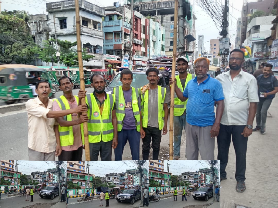 খুলনা নগরীতে অবৈধ ব্যানার-ফেস্টুন অপসারণে কেসিসির অভিযান