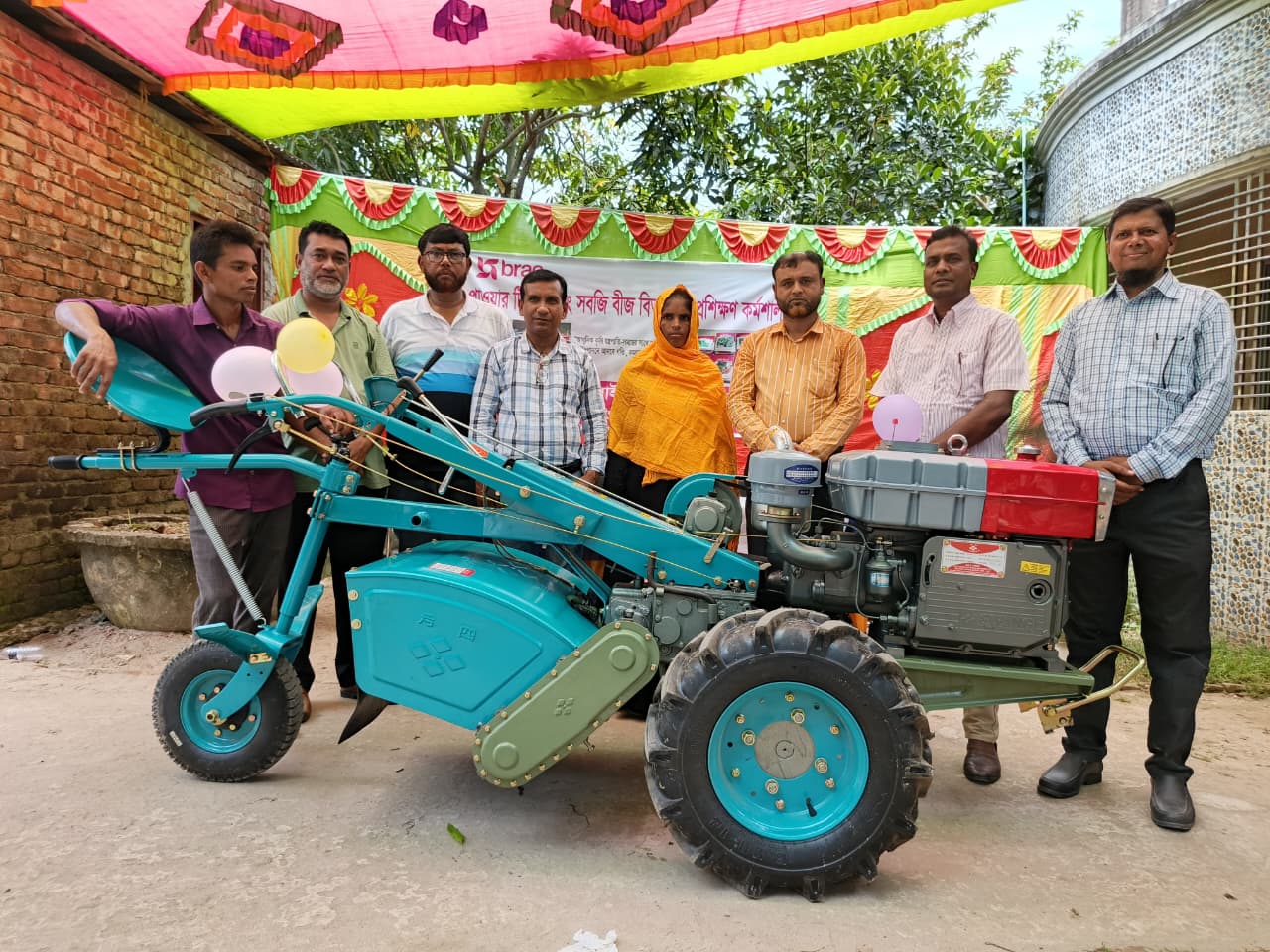 অষ্টগ্রামে ব্র্যাকের উদ্যোগে পাওয়ার টিলার ও সবজির বীজ বিতরণ