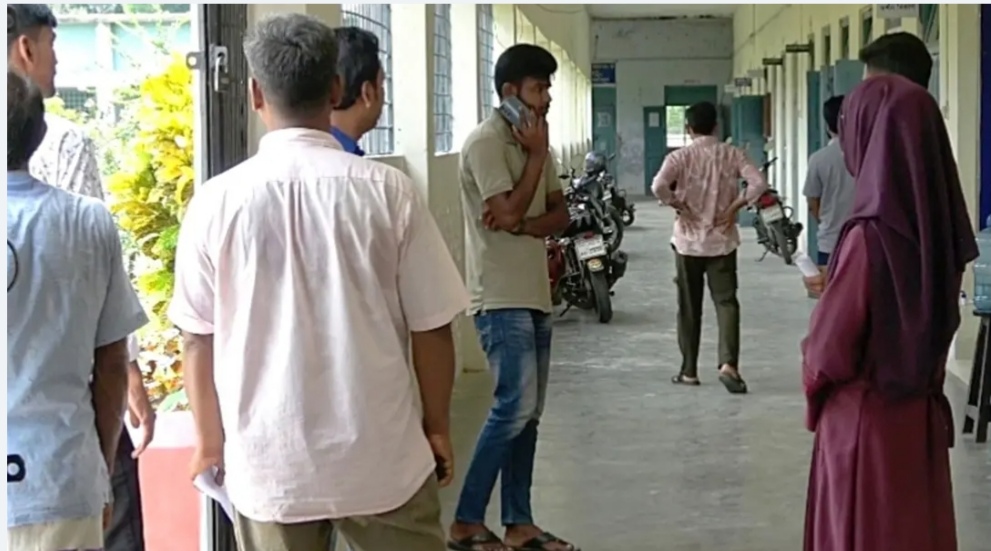 ফরম পূরণের টাকা আত্মসাতের অভিযোগ, এইচএসসি পরীক্ষায় অংশ নিতে পারেনি ৮ শিক্ষার্থী
