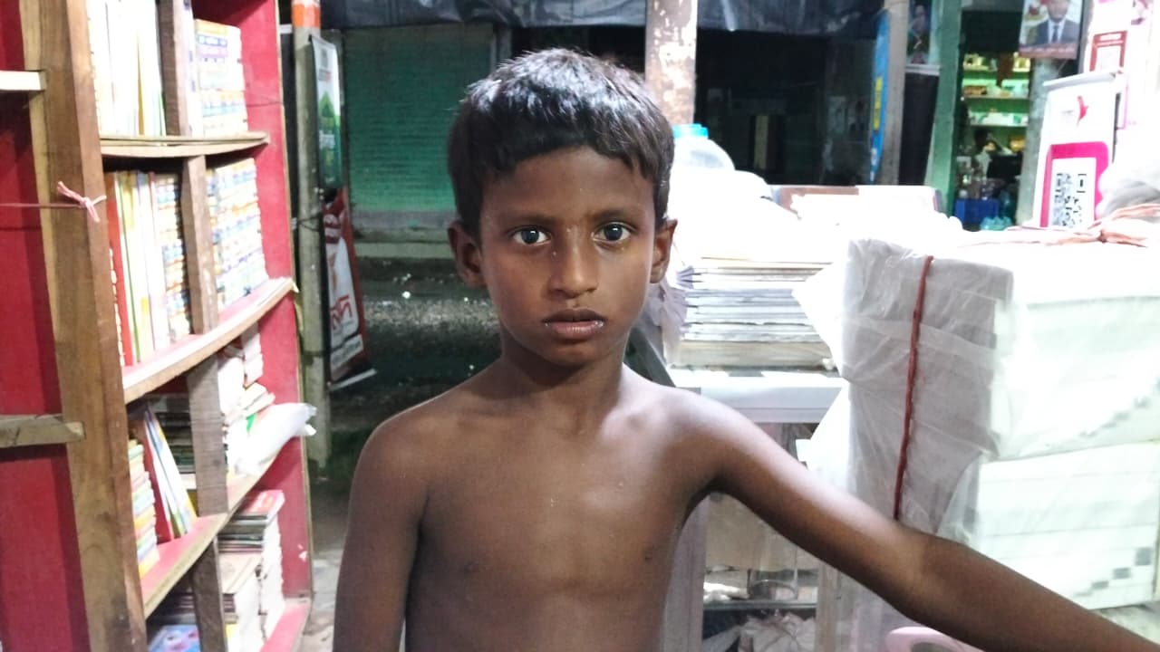 পিতৃপরিচয়হীন শিশু মেরাজ,পাচ্ছে না মৌলিক অধিকার