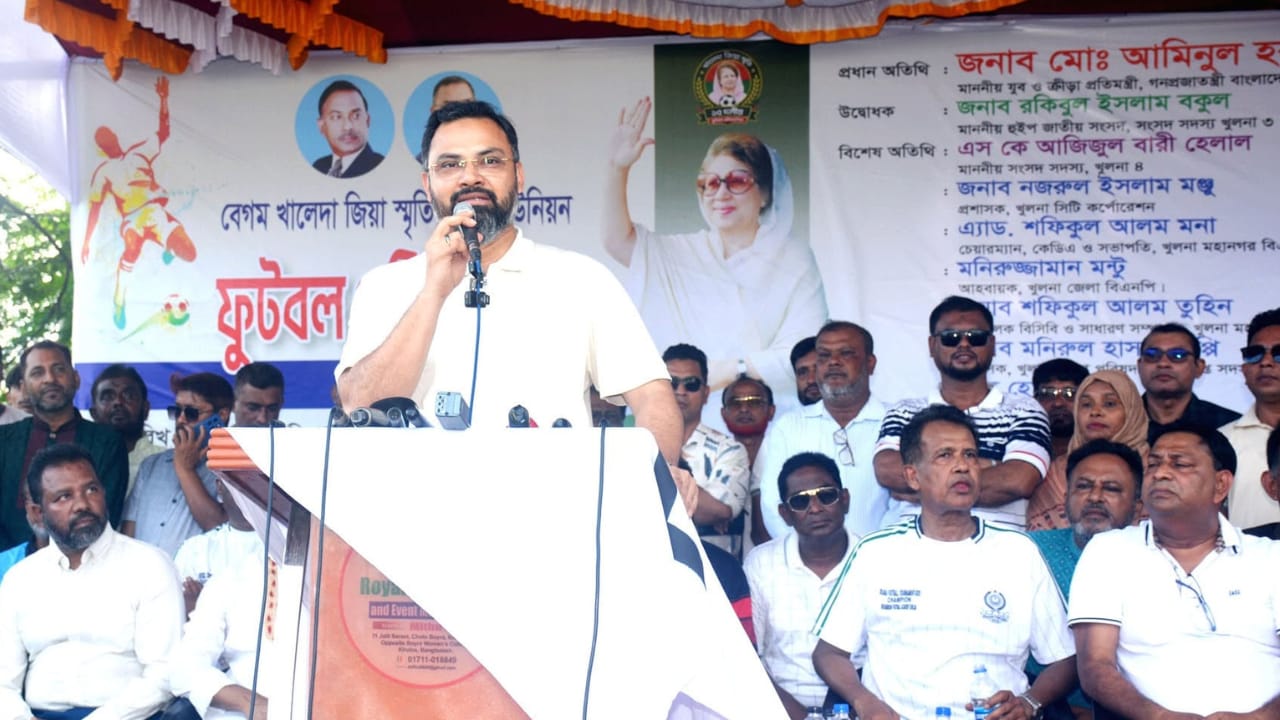 প্রতিটি ইউনিয়নে খেলার মাঠ গড়ে তোলার পরিকল্পনা সরকারের: আমিনুল হক