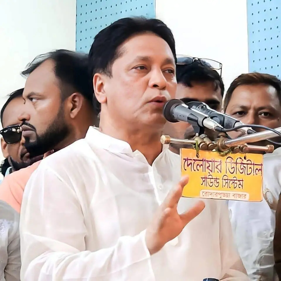 বঙ্গবাজারে আগুন লাগিয়ে ৫০০ কোটি টাকা ক্ষতির মামলায় সাবেক এমপি গ্রেফতার